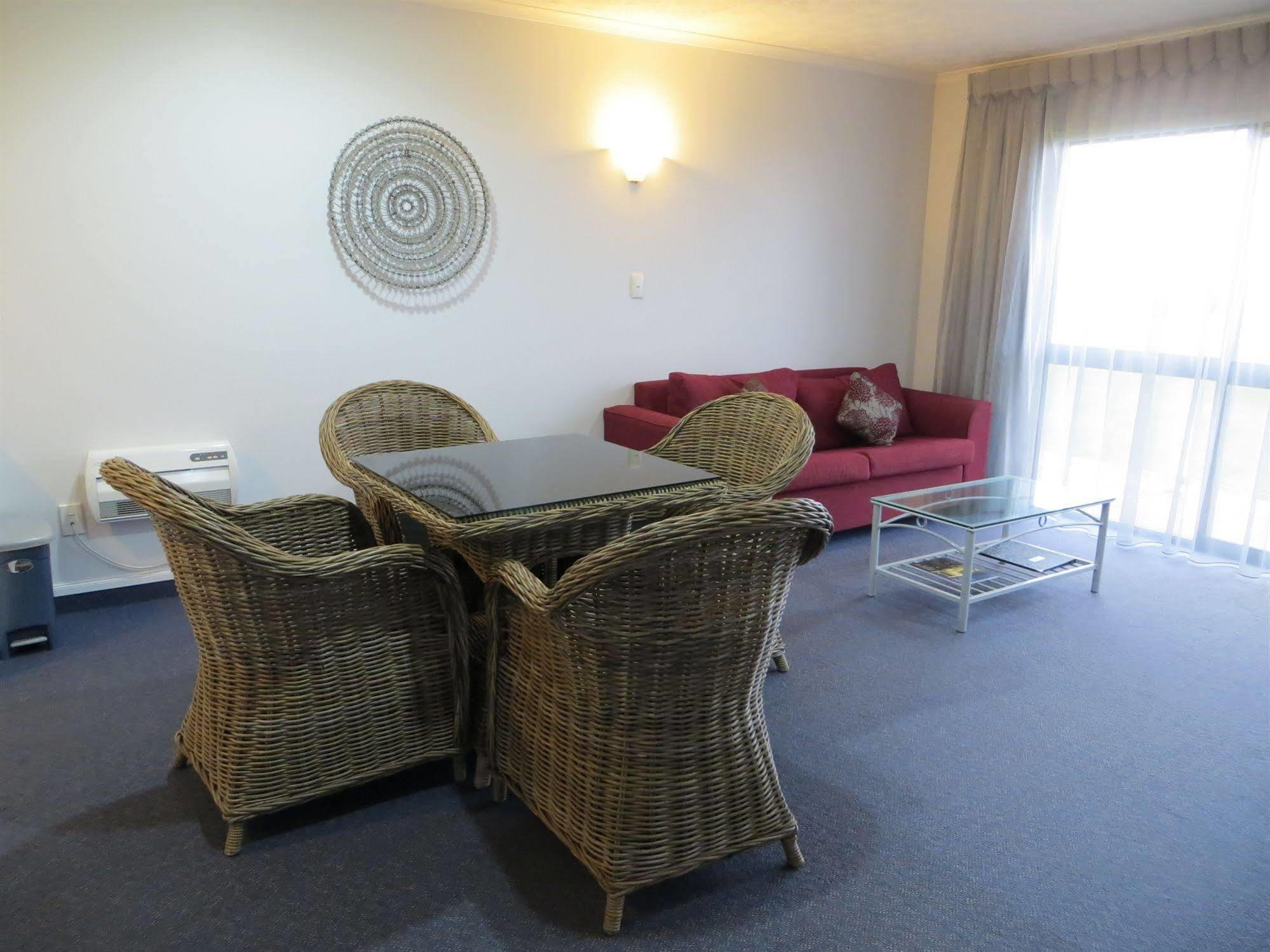 Harbour View Motel On Ahuriri Beach In Napier Nz With Sea View Suites Exterior photo