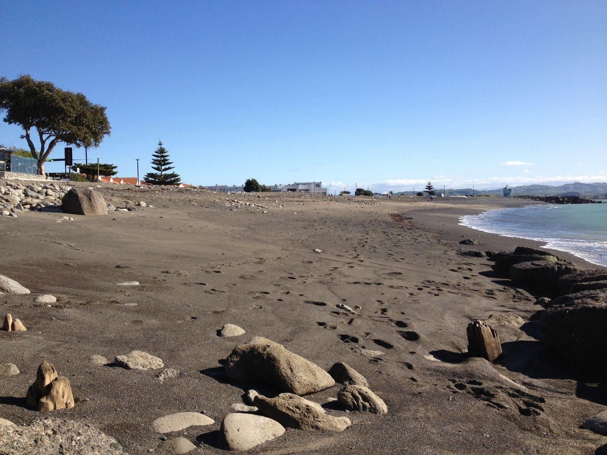 Harbour View Motel On Ahuriri Beach In Napier Nz With Sea View Suites Exterior photo