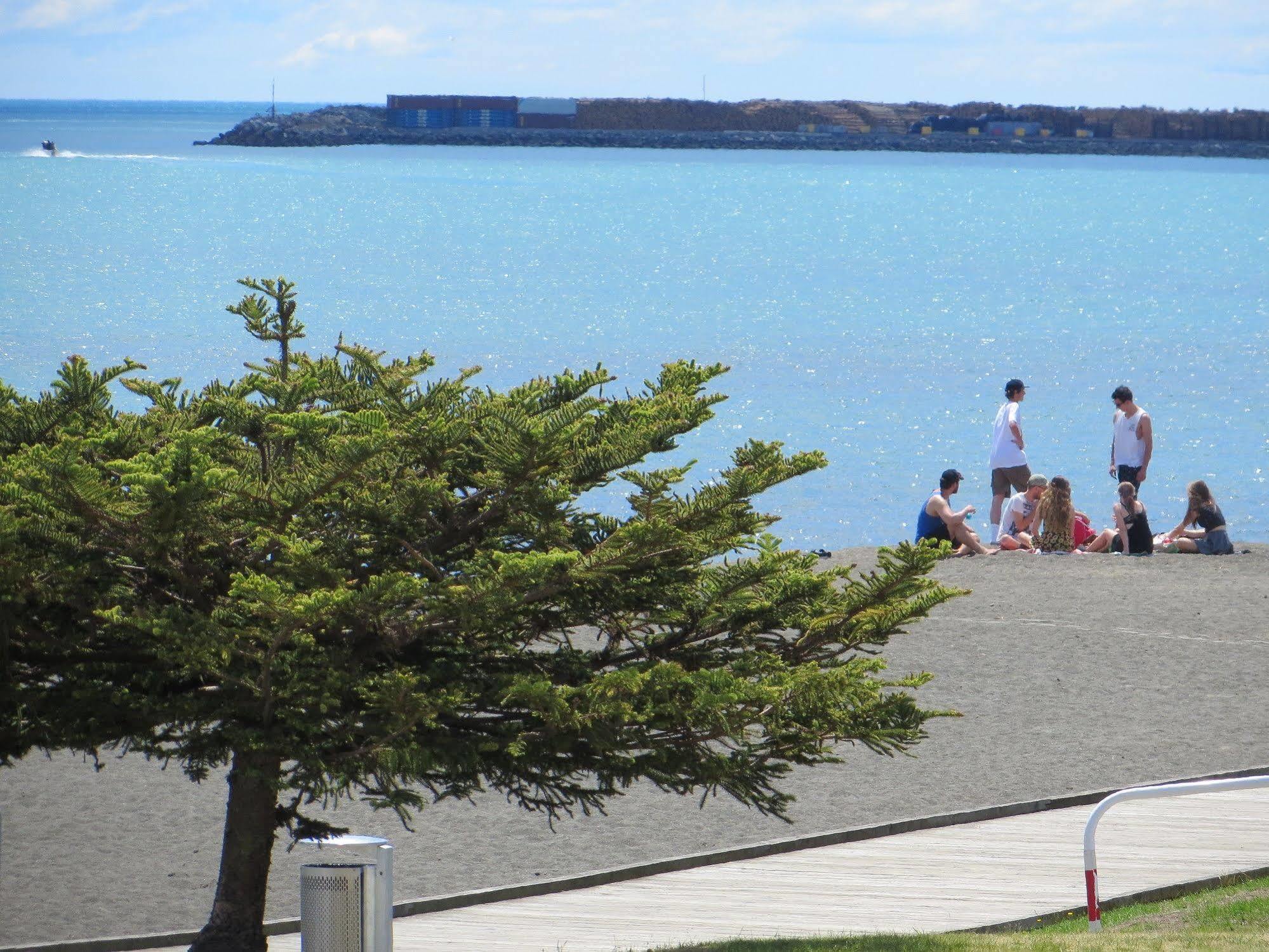 Harbour View Motel On Ahuriri Beach In Napier Nz With Sea View Suites Exterior photo